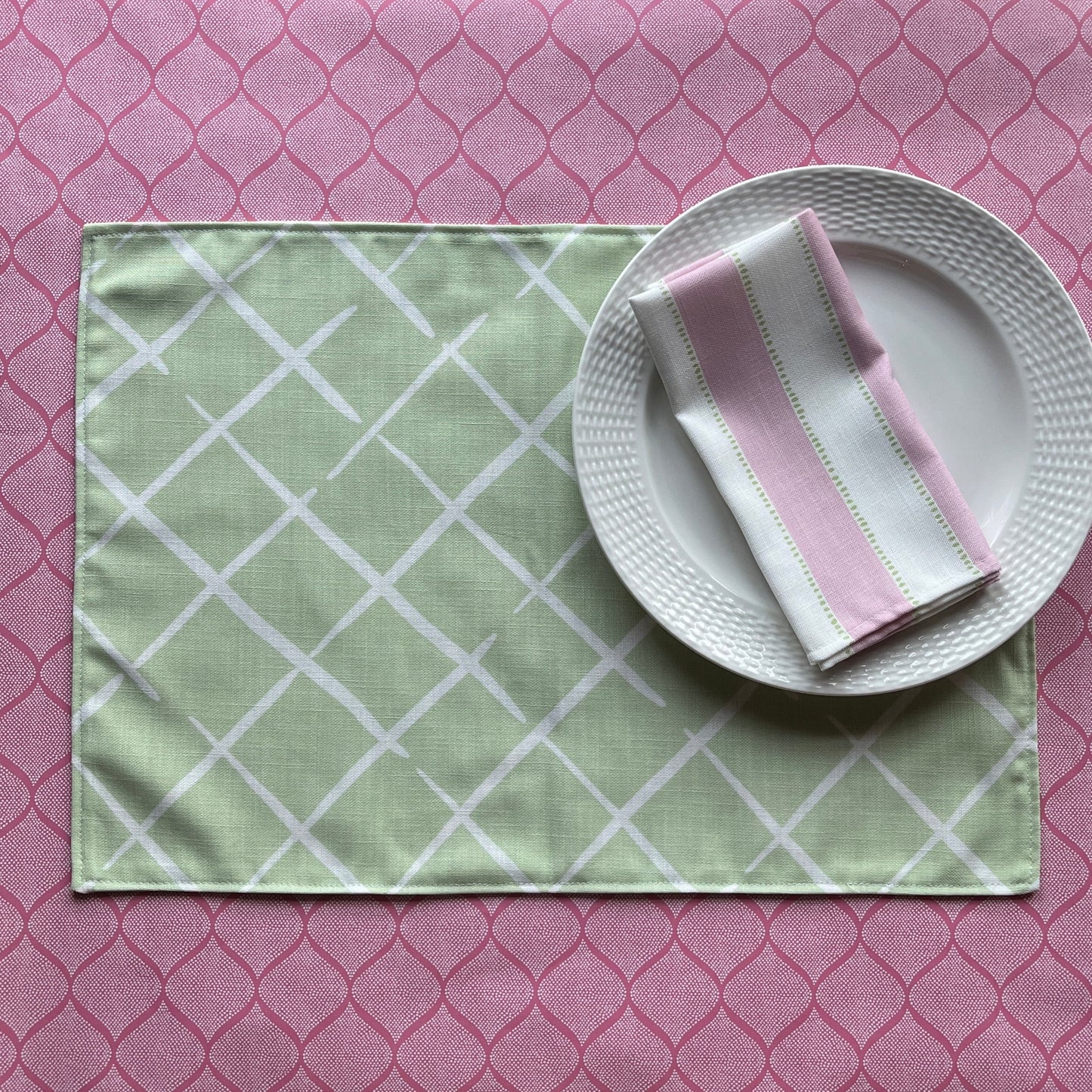 Bahama Court Meadow Green Washable Linen Placemats, Set of 4