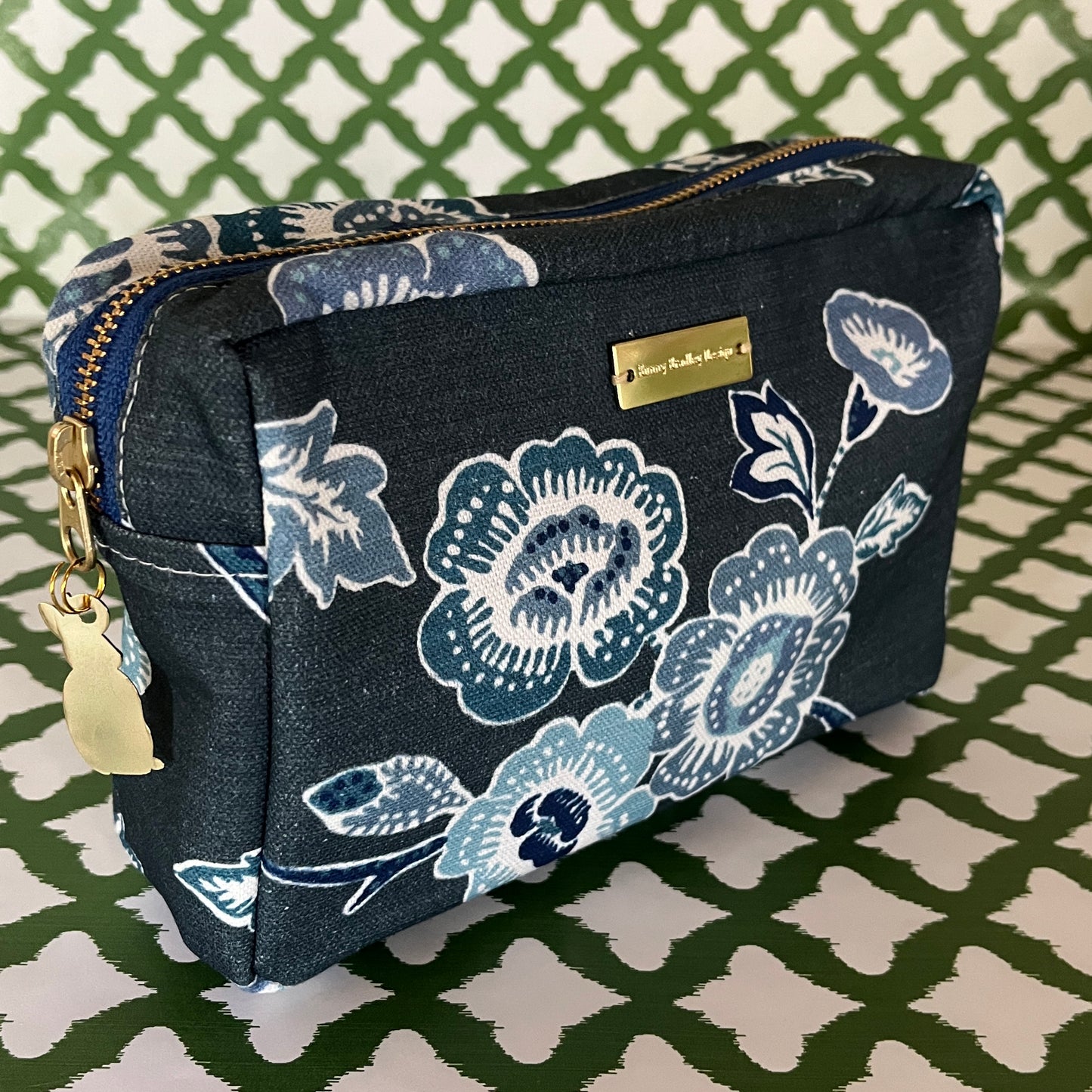 Medium Cosmetics and Toiletries Bag/Temple Garden Navy