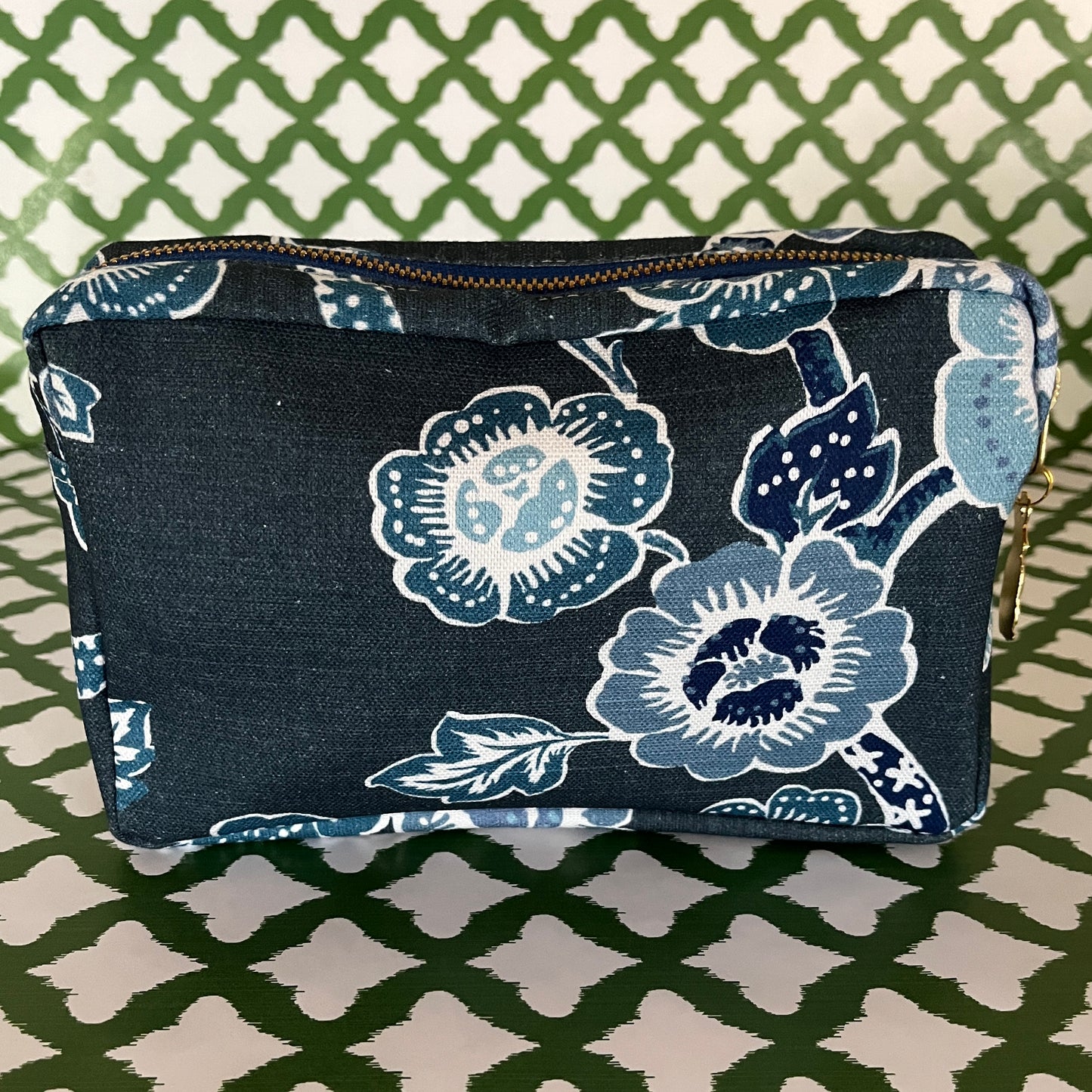 Medium Cosmetics and Toiletries Bag/Temple Garden Navy