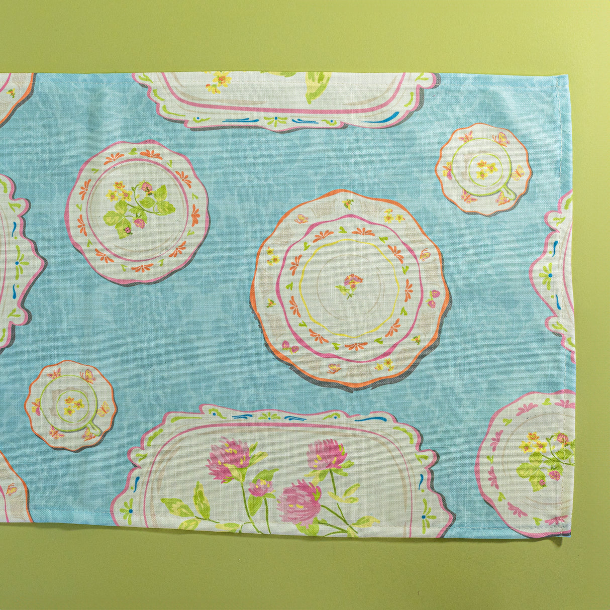 Society Hill Vintage Plates cloth table runner close-up in blue on a green background