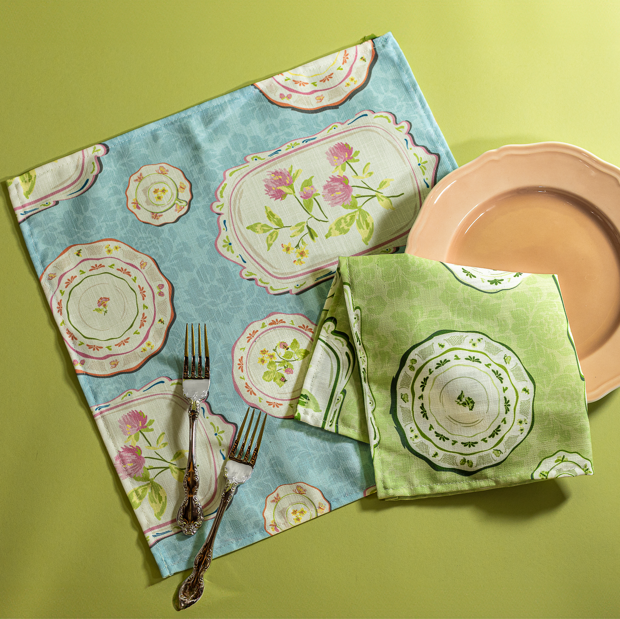 Green table runner in a vintage plates print fabric. 