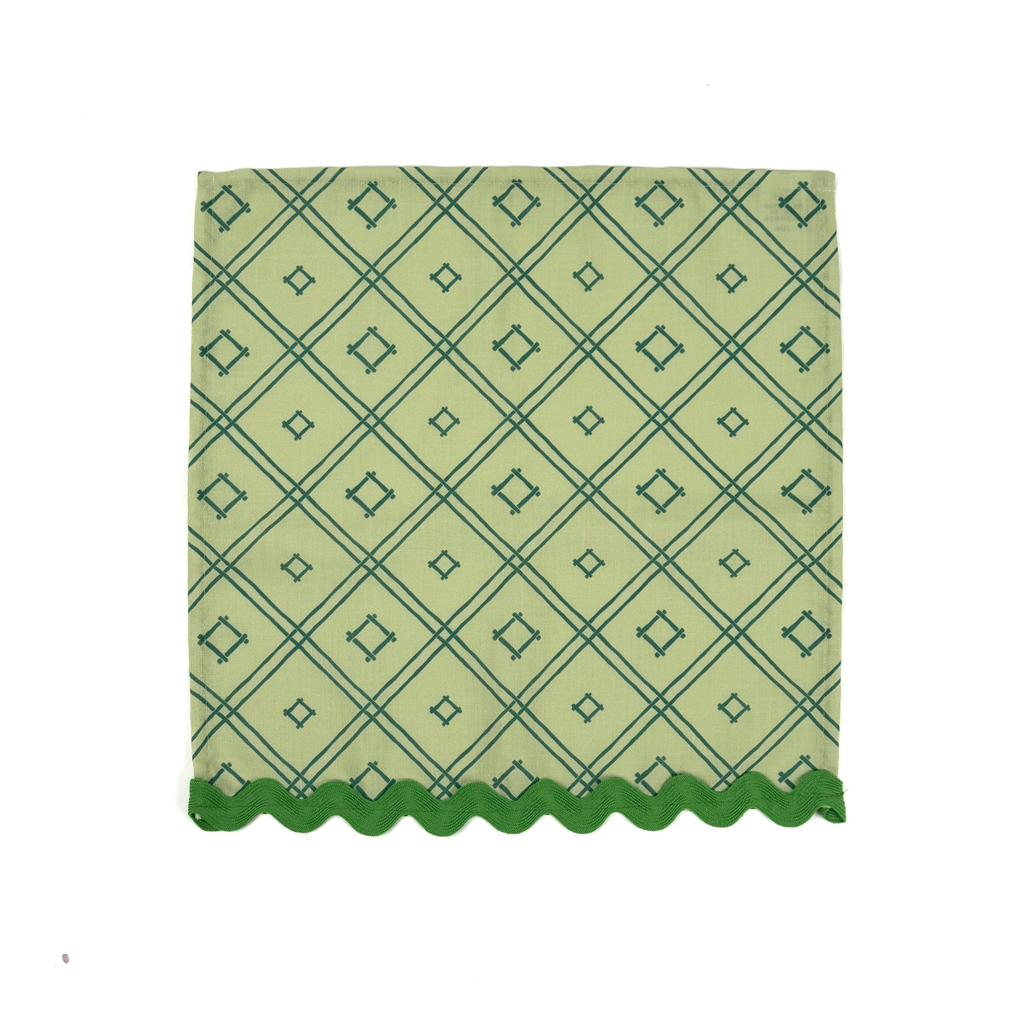 green lattice-pattern dinner napkin with green scalloped trim