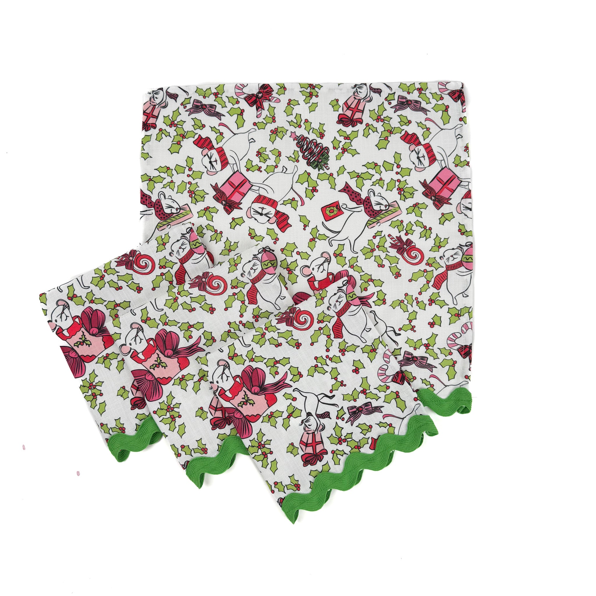 Christmas mice-pattern dinner napkin set with green scalloped edges