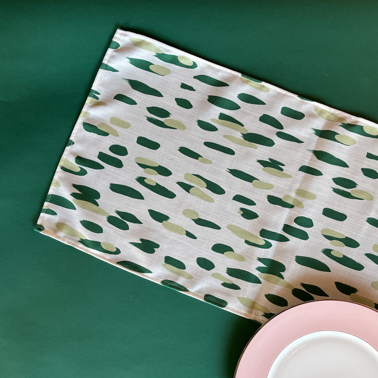 Club House Meadow Green Cloth Table Runner