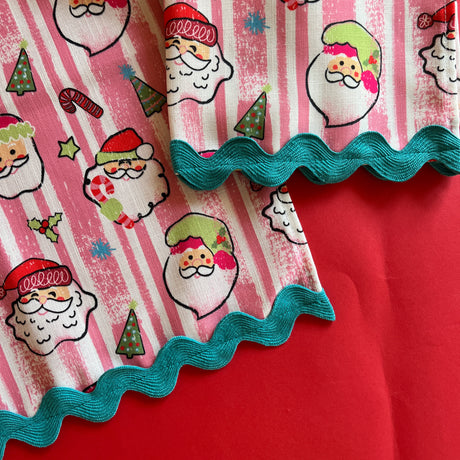Detailed view of Jolly Santa Christmas cloth dinner napkins