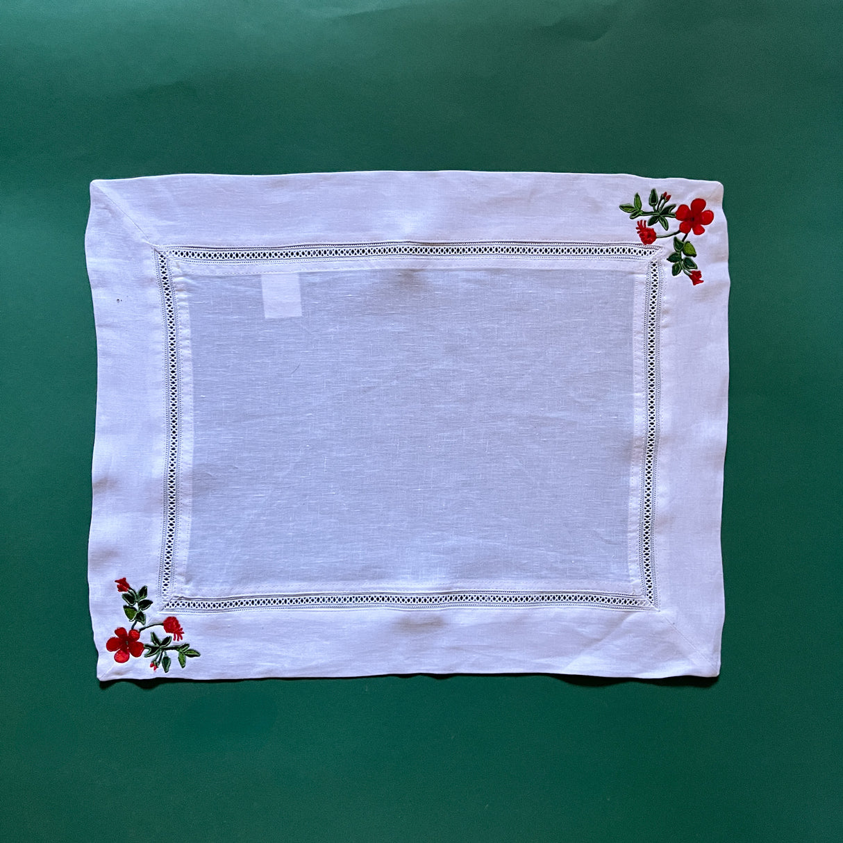 Embroidered Cottage Grove Geraniums Linen Christmas Placemat