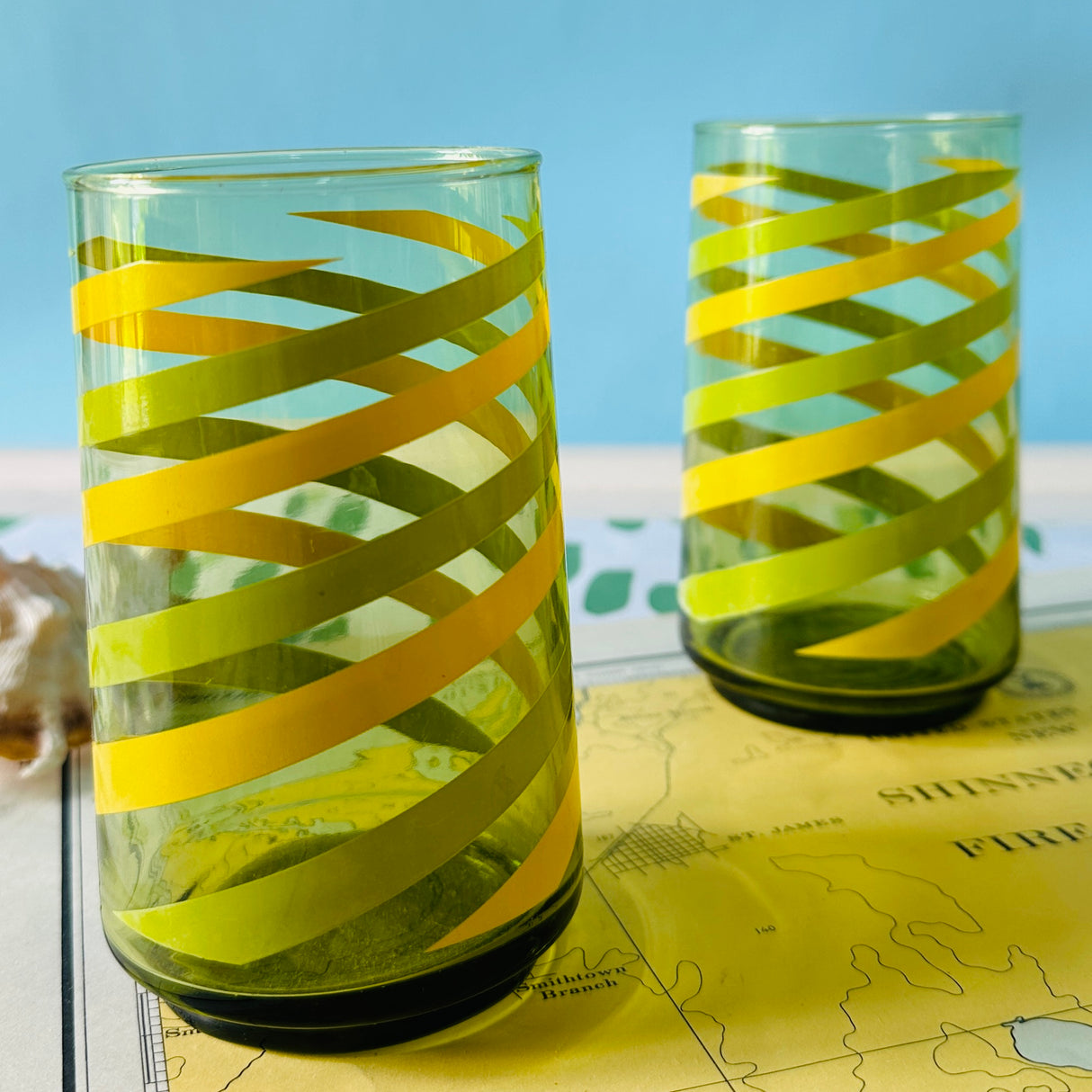 Vintage Cocktail Shaker w/4 Green/Yellow Swirl Glasses, Set of 5