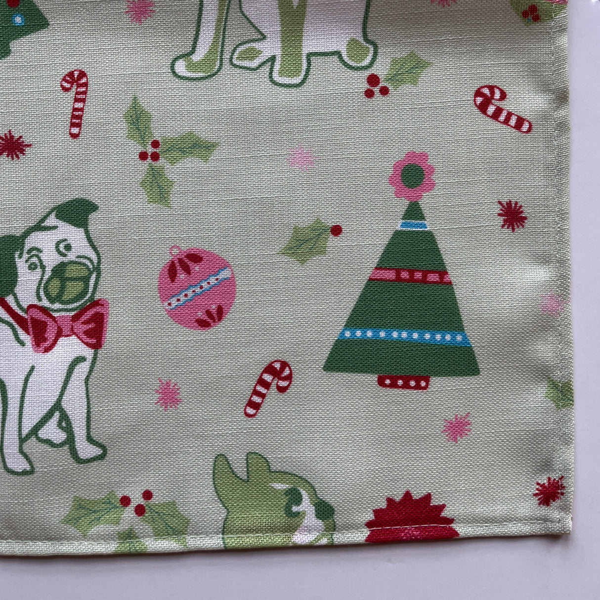 Pug Perfection Meadow Green No-Iron Christmas Dinner Napkins, Set of 2