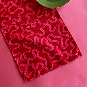 Christmas Ribbons Dark Pink/Red No-Iron Table Runner