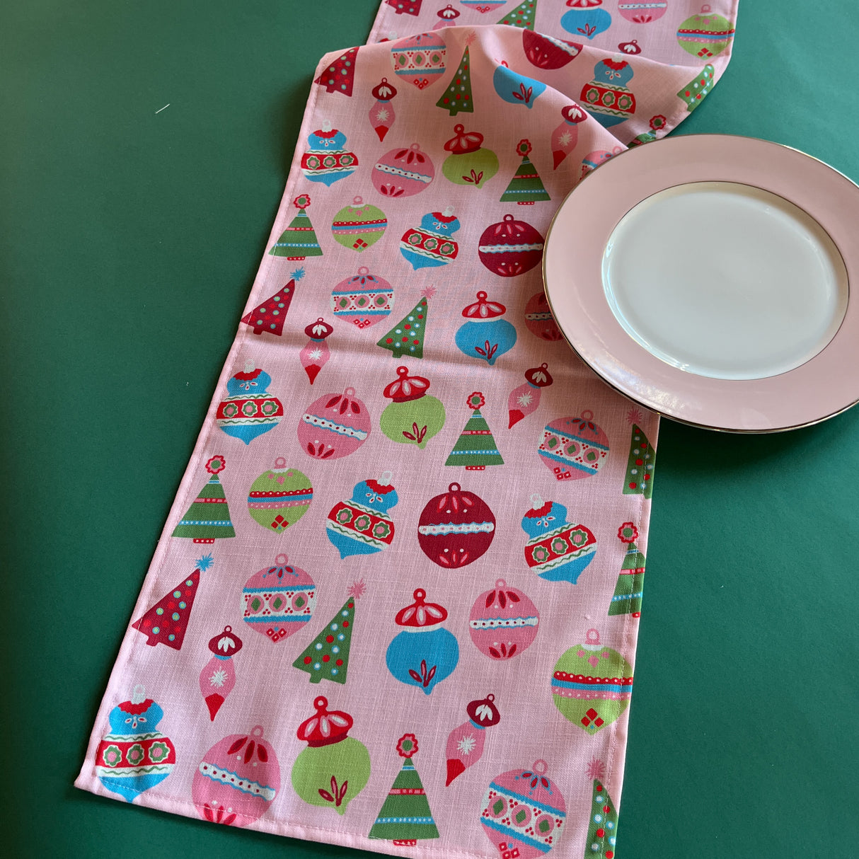 Darling Ornaments No-Iron Table Runner