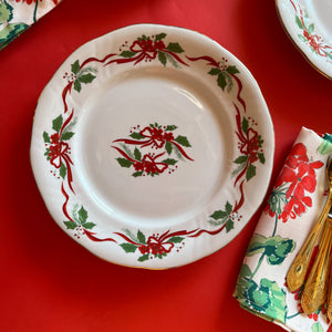 Vintage Amaryllis/Holly Gilt-Edged Dinner Plates, Set of 8