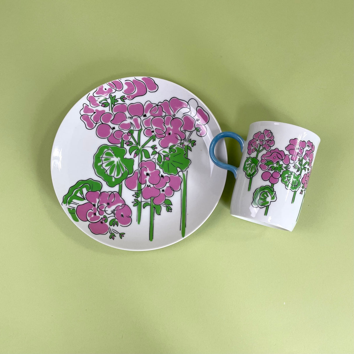 Vintage Gloria Vanderbilt Mugs and Dessert Plates, Set of 16