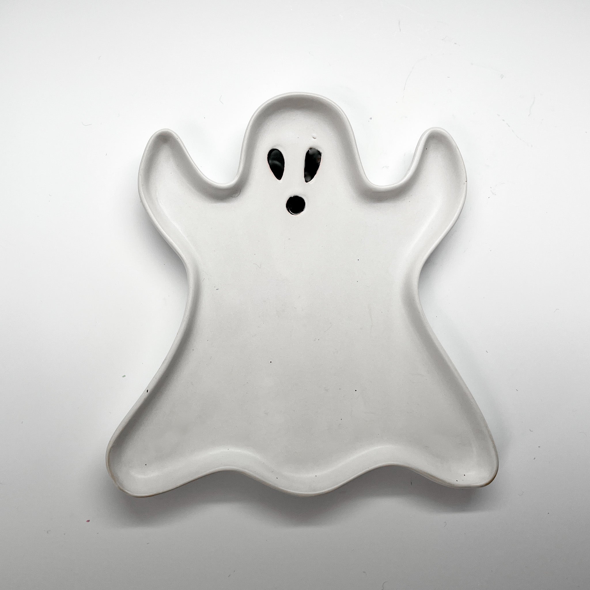 Madcap Cottage ceramic white ghost halloween plate.