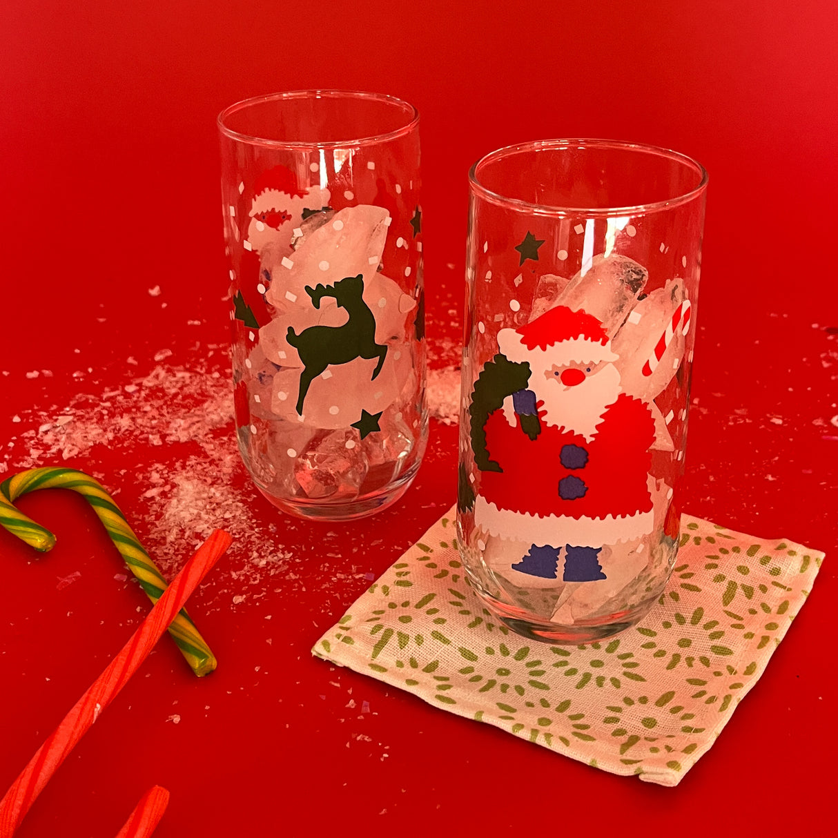 Vintage Santa Drinks Glasses, Set of 4. Santas and Reindeer dancing on the glass