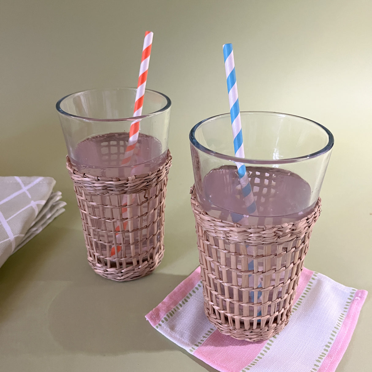 drinking glasses with seagrass sleeve