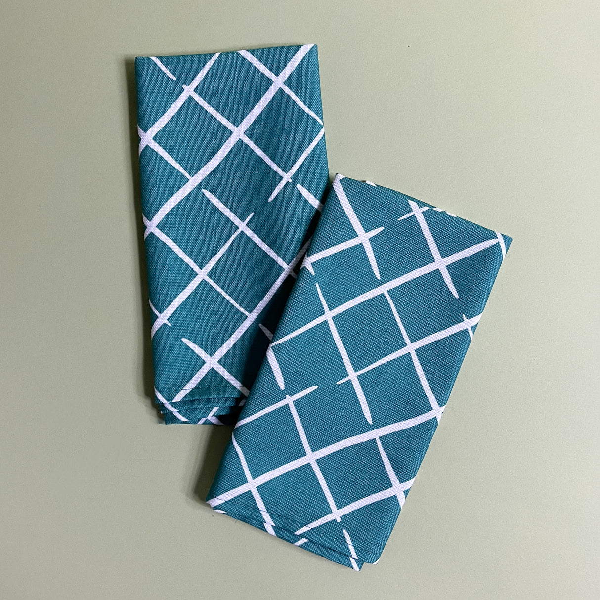 bahama court forest green dinner napkins, set of 2 featuring a trellis motif. 