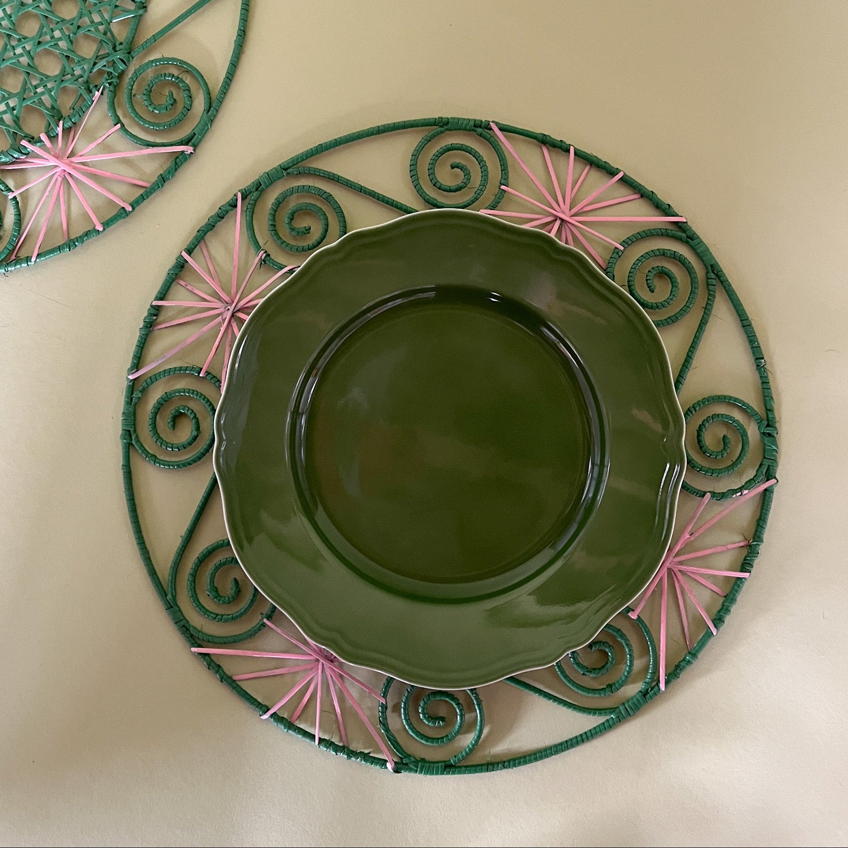 Pink/Green Hand-woven Round Rattan Placemats with plate