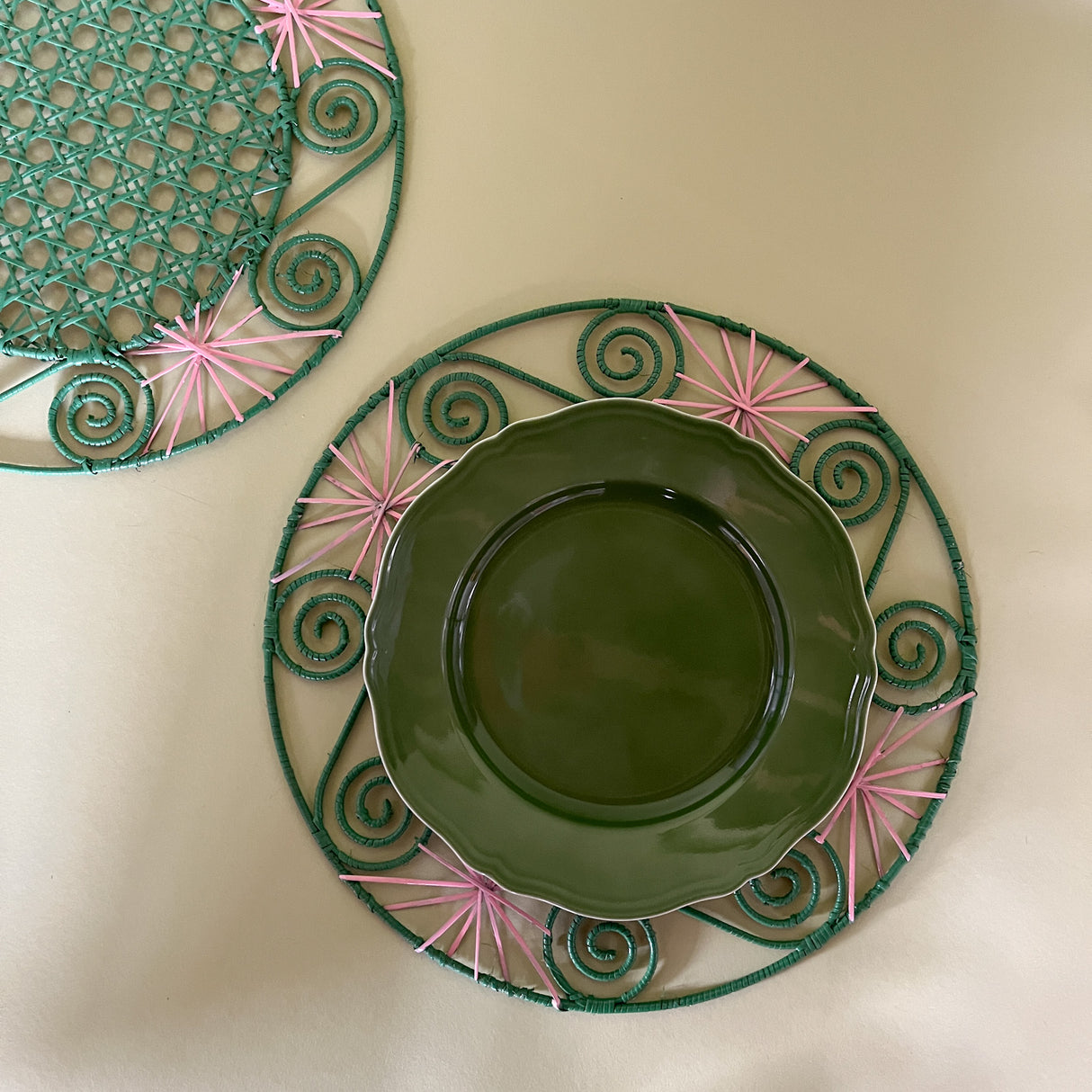 Pink/Green Hand-woven Round Rattan Placemats with plate