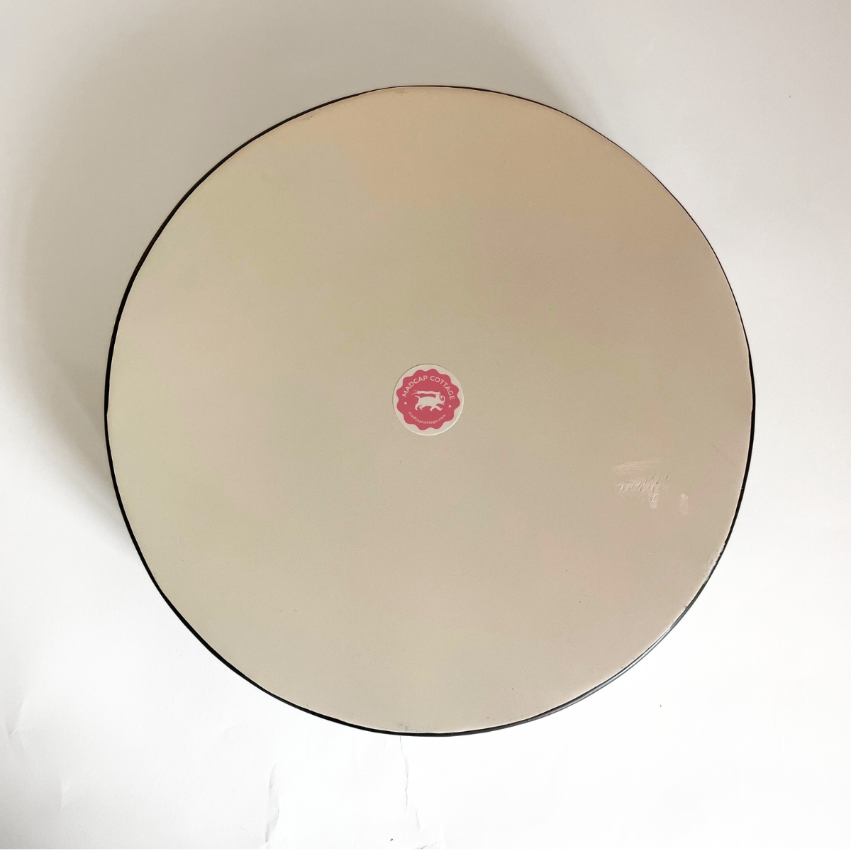 The reverse of the Strawberry Hill round tole metal tray showing a white base.