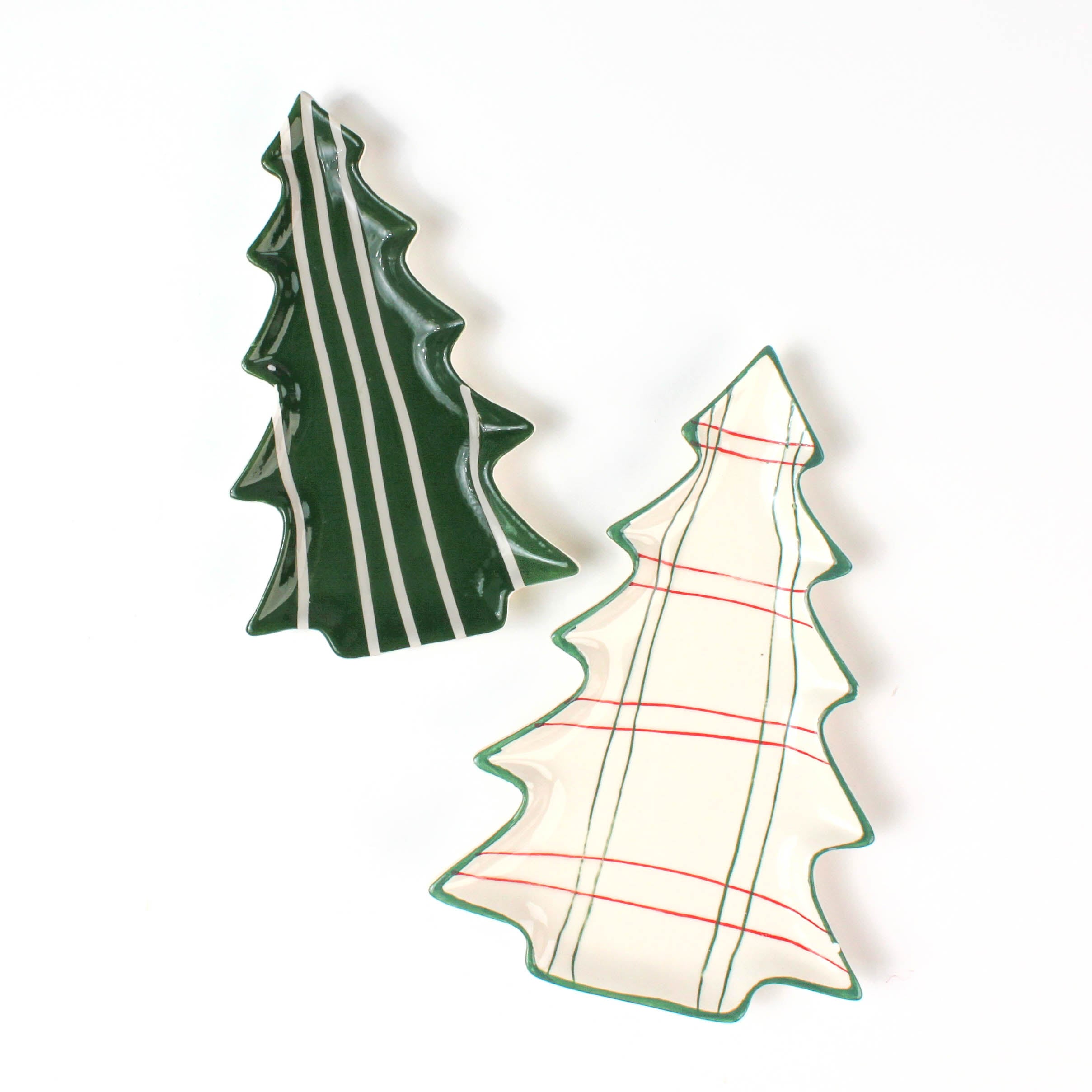 Two ceramic Christmas tree-shaped plates with plaid patterns on a white background